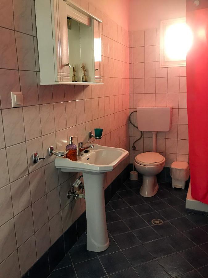 Virginia Apartments Vitaládes エクステリア 写真